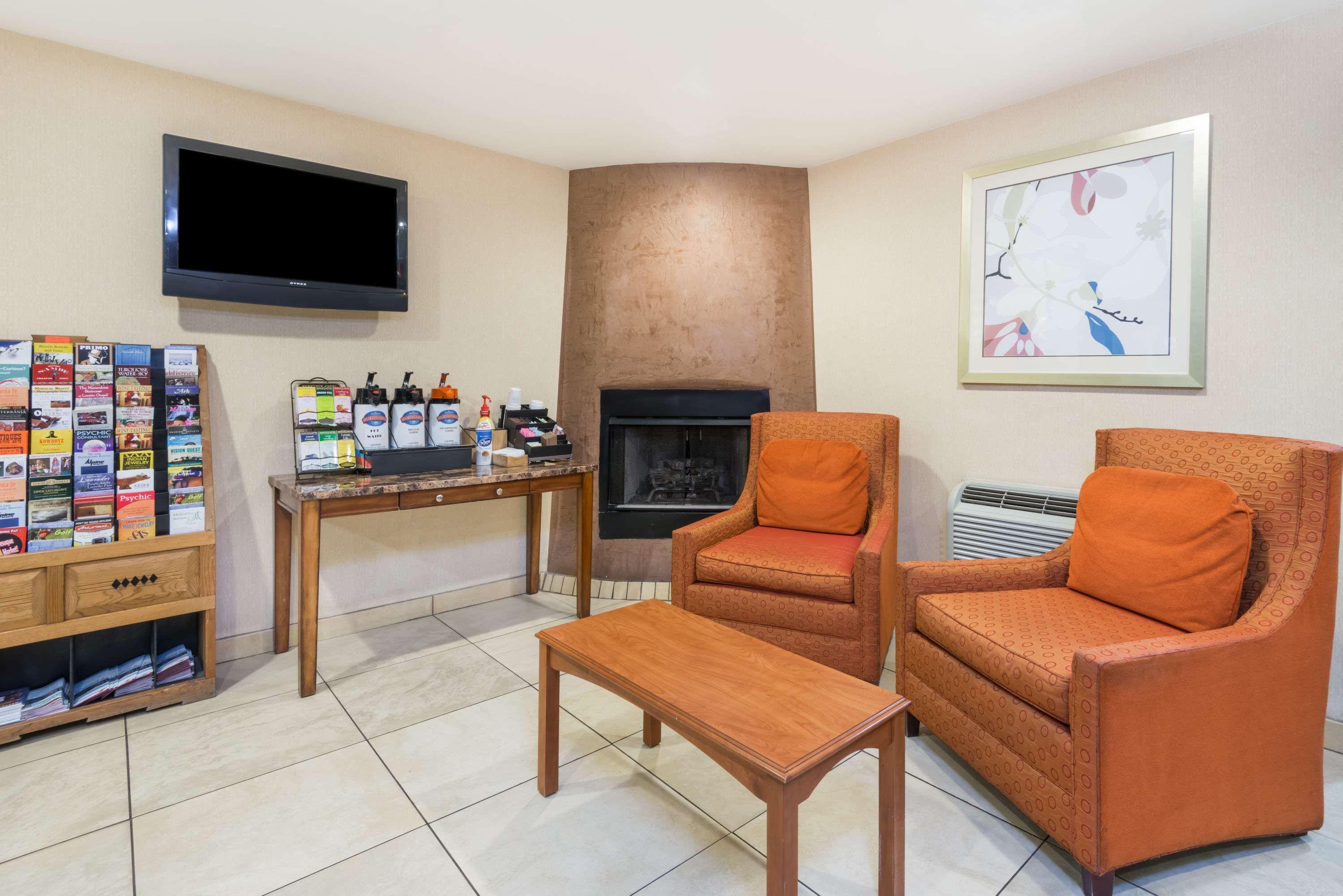 Baymont By Wyndham Santa Fe Hotel Exterior foto